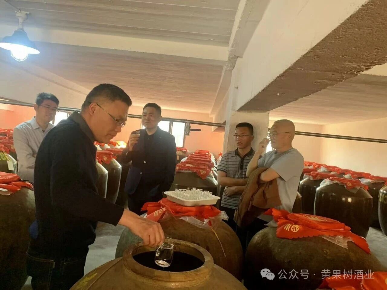 中国矿业大学冷云伟教授、山东问匠数字科技赵亮董事长一行莅临黄果树酒业参观交流